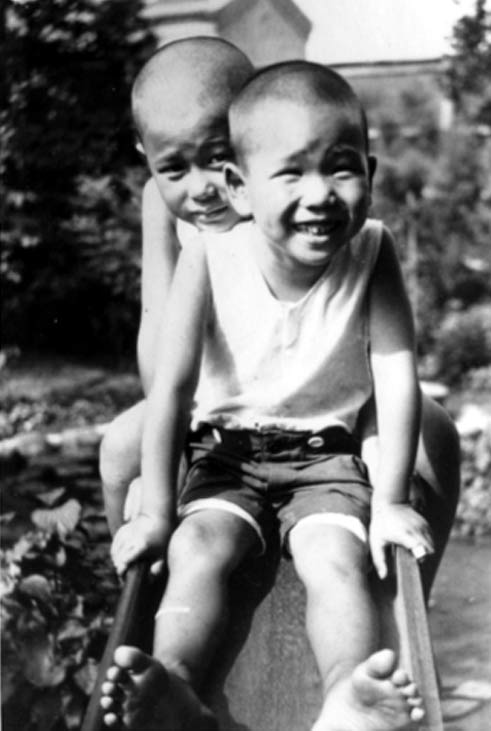 Saburo Muroga with brother Takao, 1931